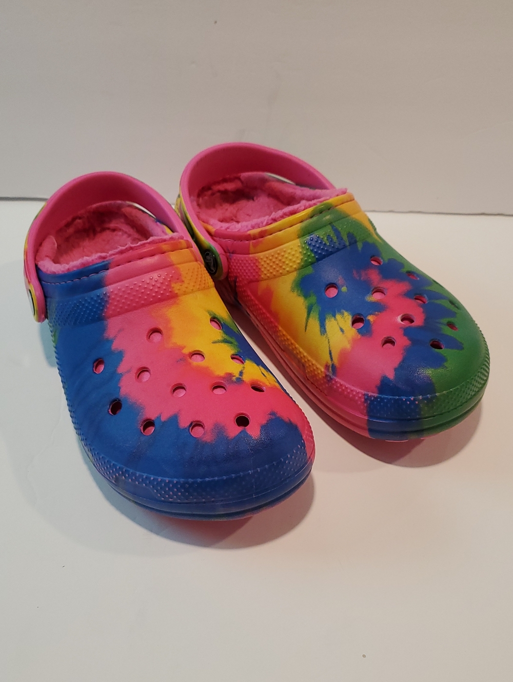 CROCS Tie-Dye Plush-Lined Slip-On Clogs - Pink, Blue, Yellow, Green Size 9